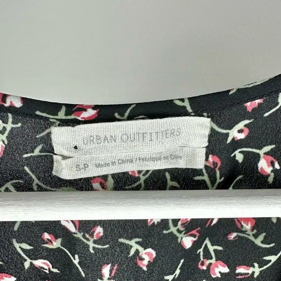 Urban Outfitters Black Floral Dress Boho Twee
Academia Indie Autumnal - Picture 3 of 6